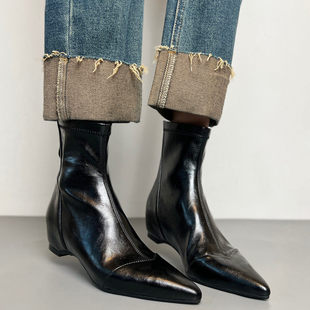 内增高尖头短靴女2025秋冬季新款通勤软底百搭显瘦弹力加绒马丁靴