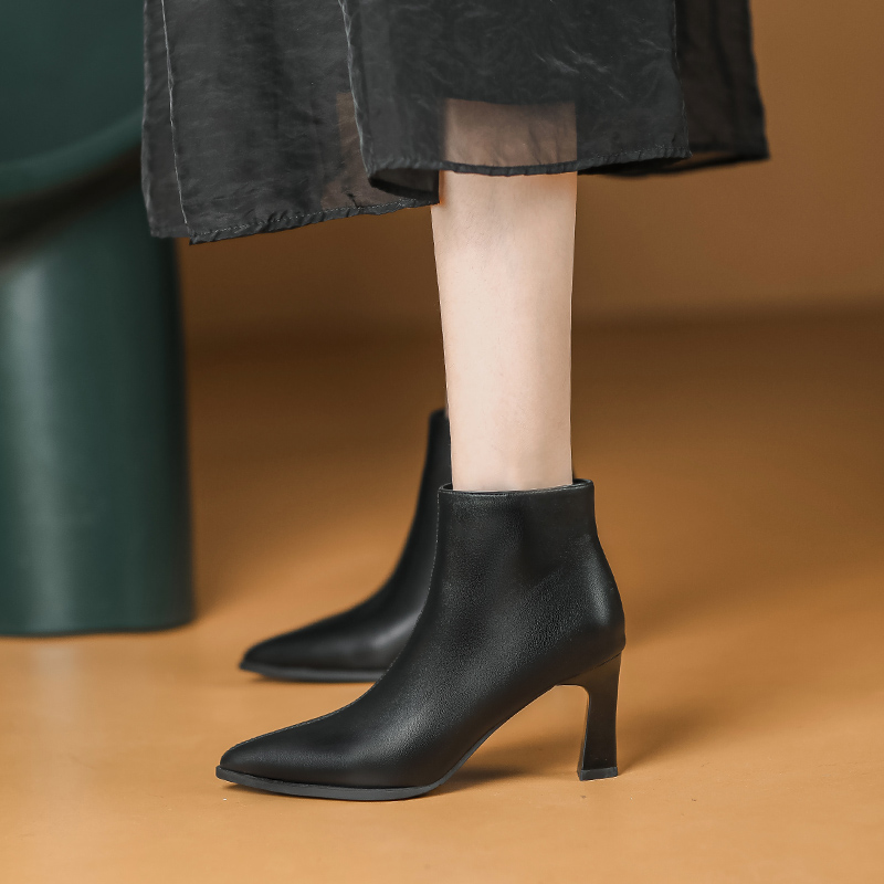 粗跟马丁靴侧拉链尖头加绒瘦瘦靴