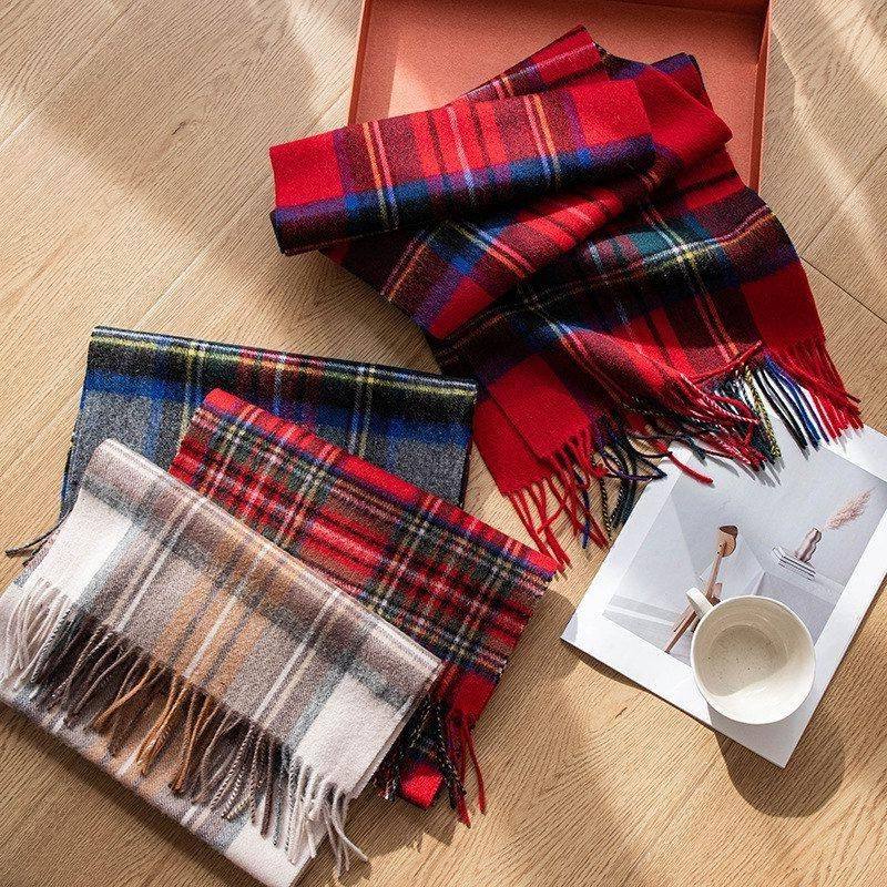 新年羊毛围巾格子女秋冬季百搭披肩学生格纹简约保暖围脖羊绒手感