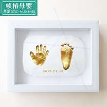 Indonesia's footprints, handprints and mud are cloned to commemorate the love of babies born in the daytime