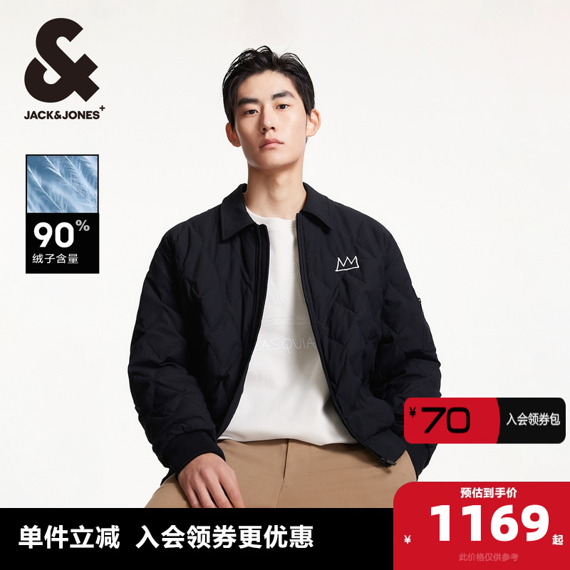 宽松版型，翻领领口，拉链门襟，双侧按扣