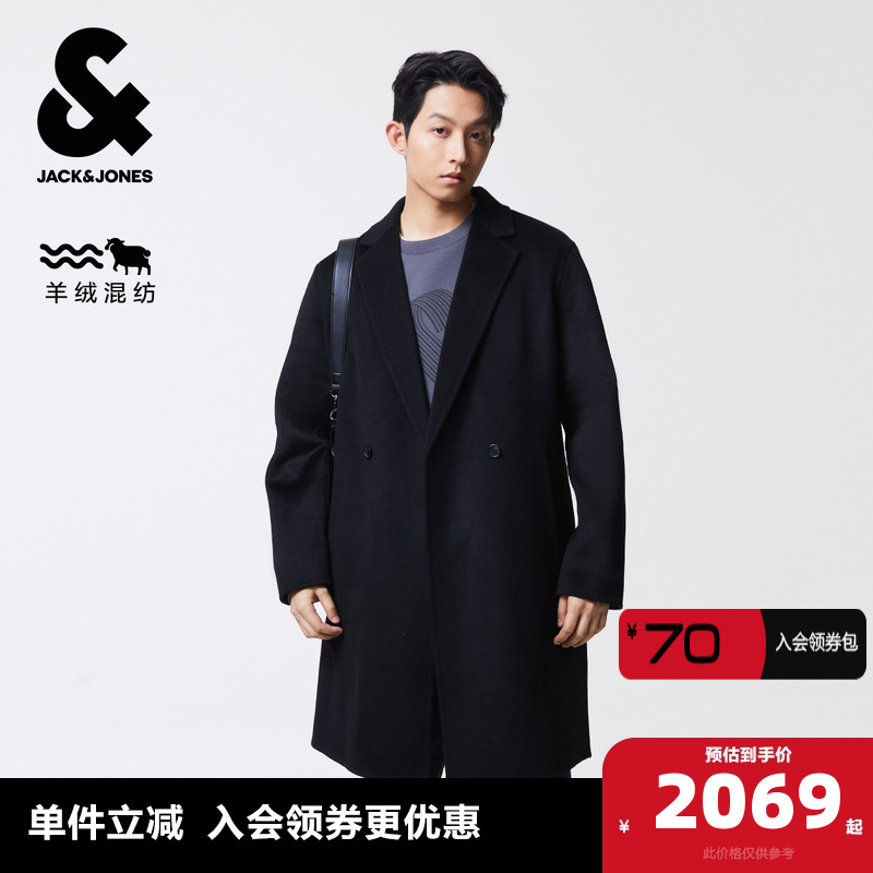 略宽松版型，平驳领领型，三粒扣袖口