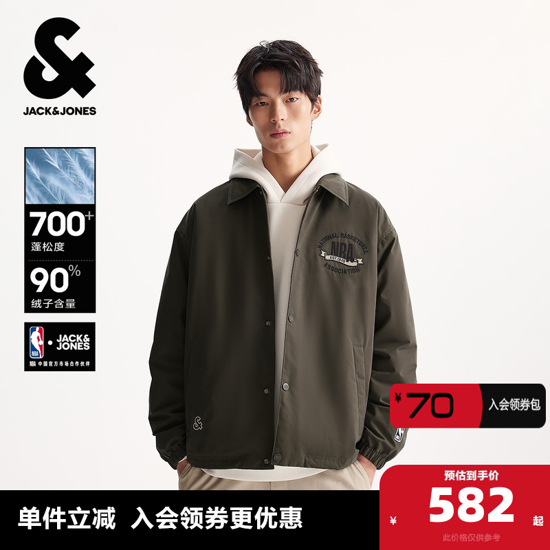 微宽松版型，翻领，按扣门襟，双侧插袋