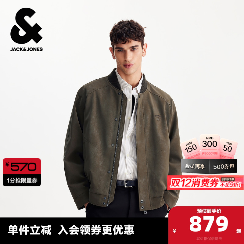 略宽松版型，罗纹棒球领，胸前刺绣logo装饰