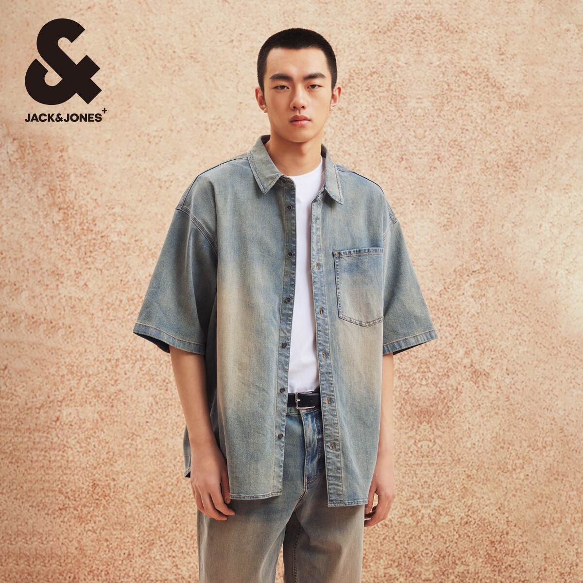 杰克琼斯夏季宽松翻领潮流舒适百搭磨白水洗中蓝牛仔衬衫短袖男装