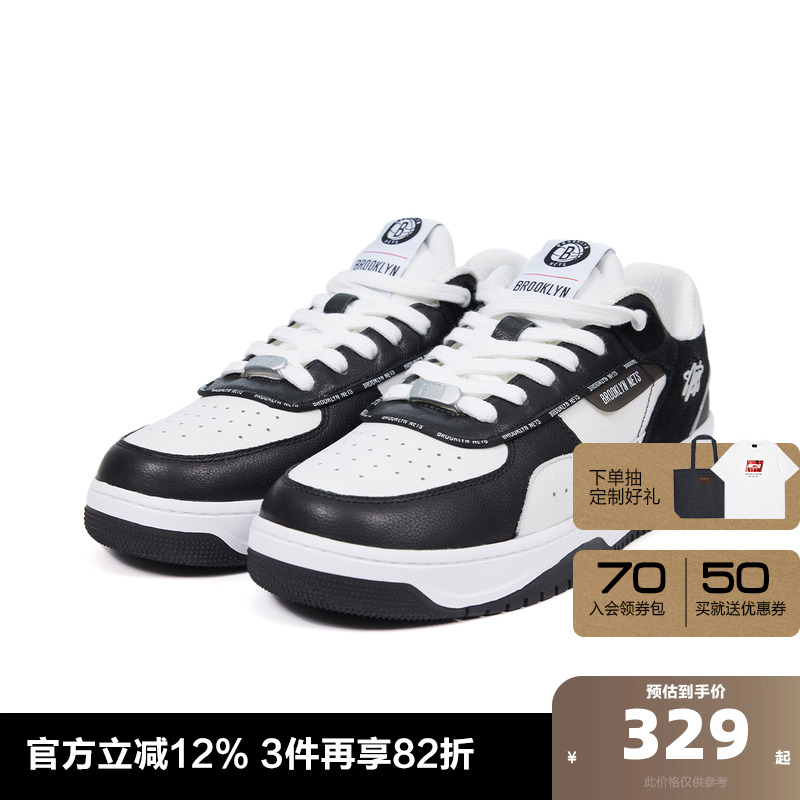 鞋面透气打孔，鞋底logo胶印，经典厚底