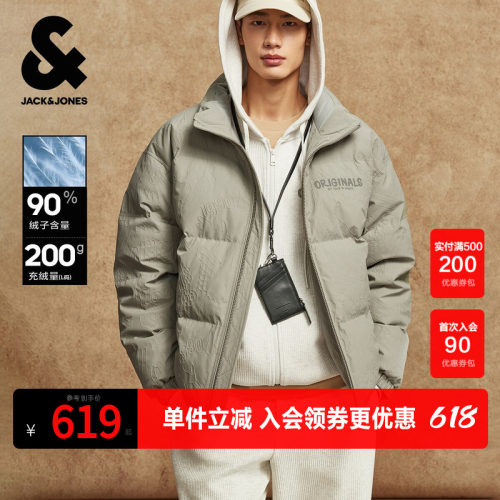 略宽松版型；半高领领型；90灰鸭绒填充；