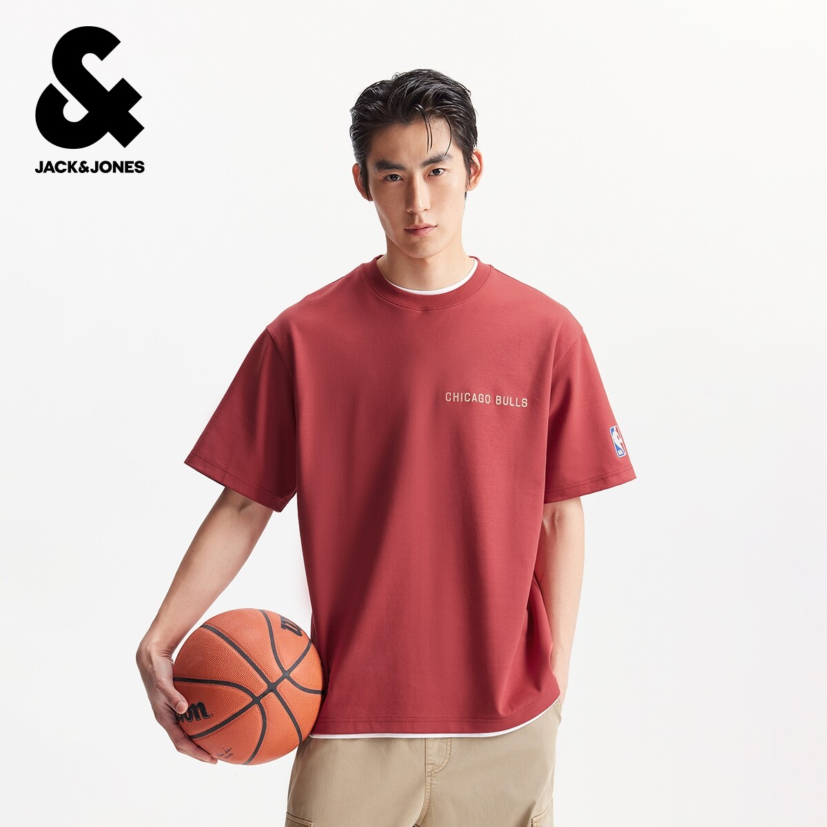 杰克琼斯男装夏季新款NBA联名公牛队潮流百搭运动风圆领短袖T恤