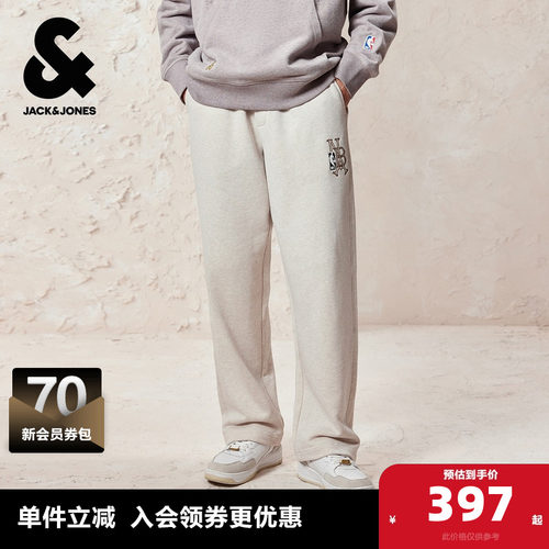 宽松版型；松紧腰头；两侧插袋；NBA标识