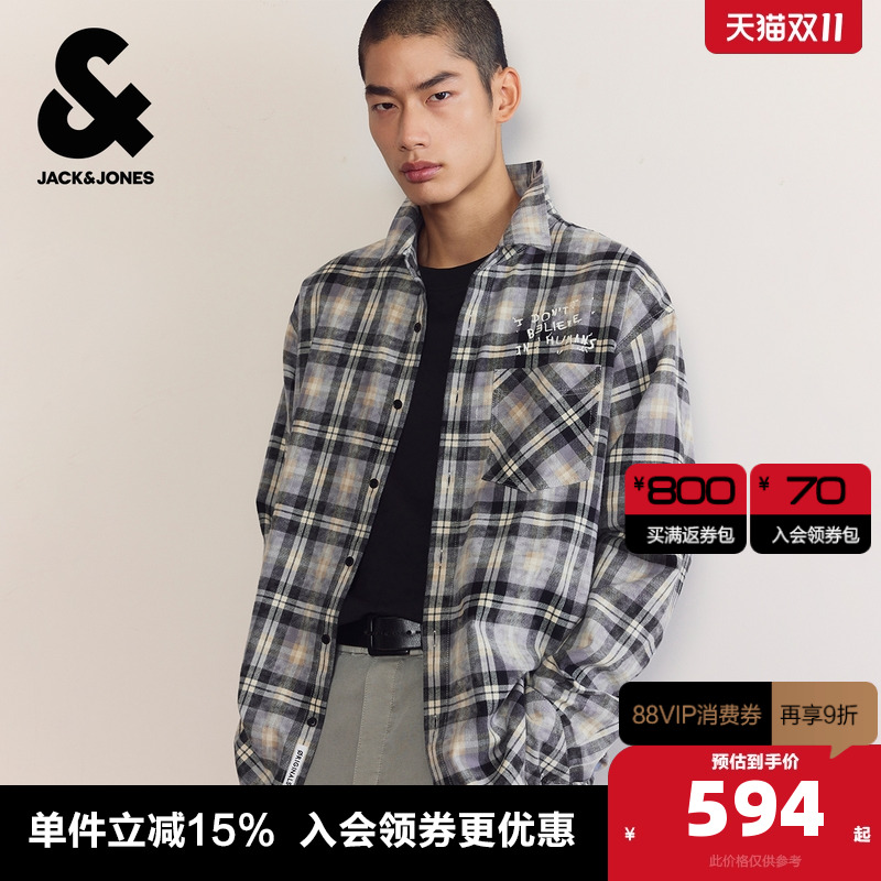 宽松版型，翻领领口，纽扣门襟，格纹设计