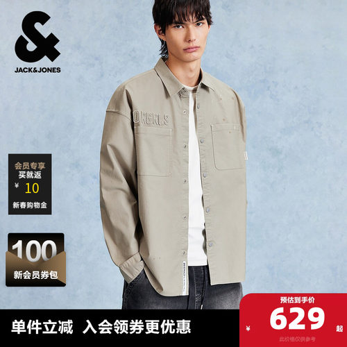 衣身泼墨设计，背后logo皮标及贴布装饰