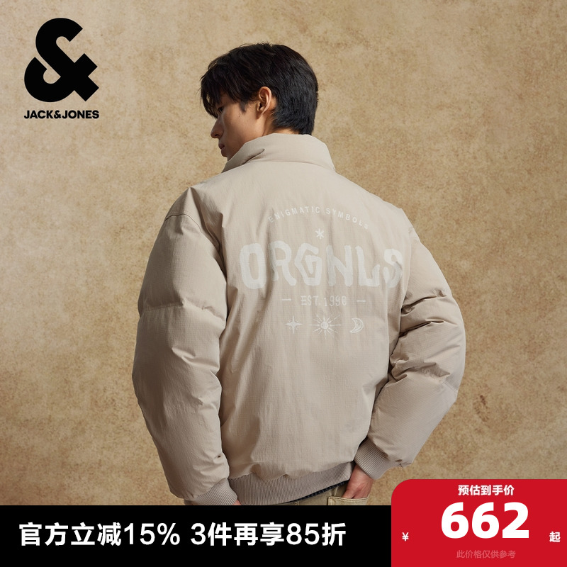 胸前字母刺绣装饰 背部字母胶印设计