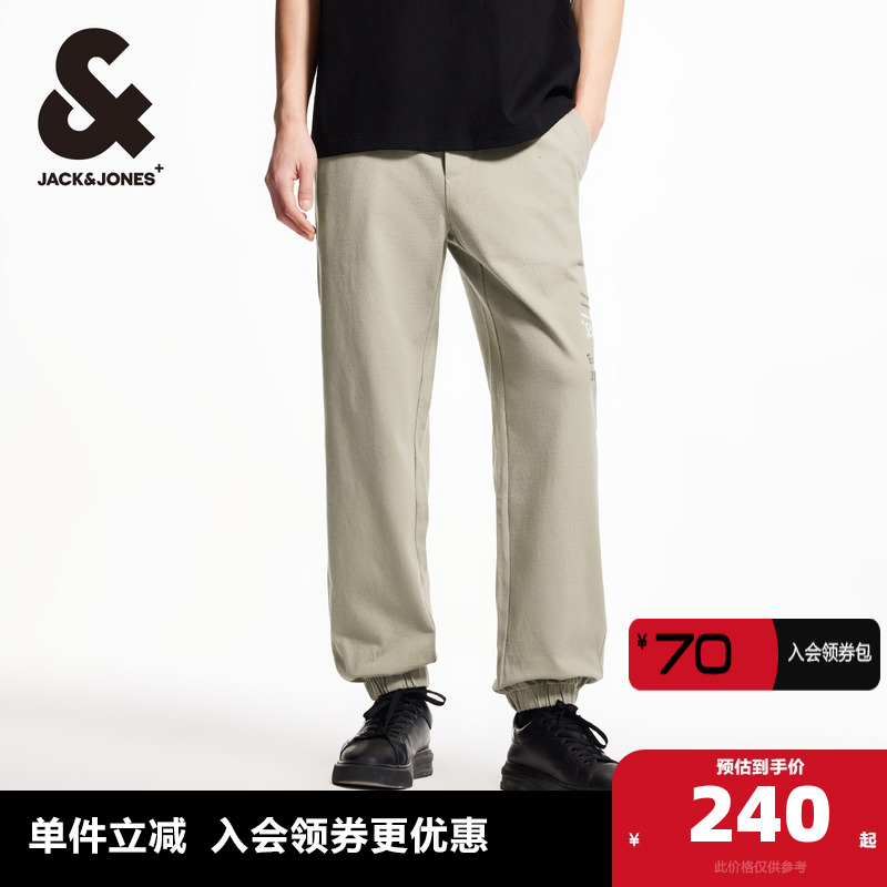 松紧收口裤脚，背部贴袋后兜，贴布装饰