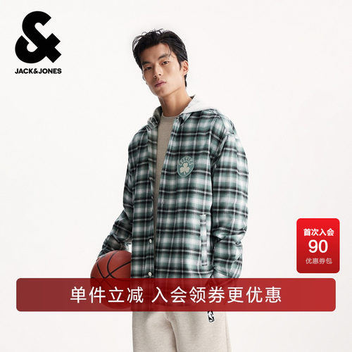 衣身格纹设计 logo刺绣装饰 字母贴布