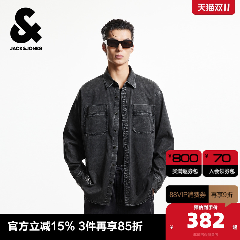 胸前贴袋口袋设计，背部领口皮标装饰