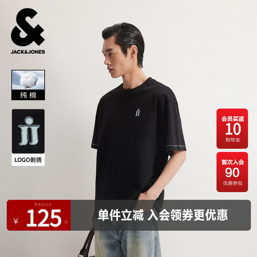 略宽松版型；圆领领型；胸前刺绣字母