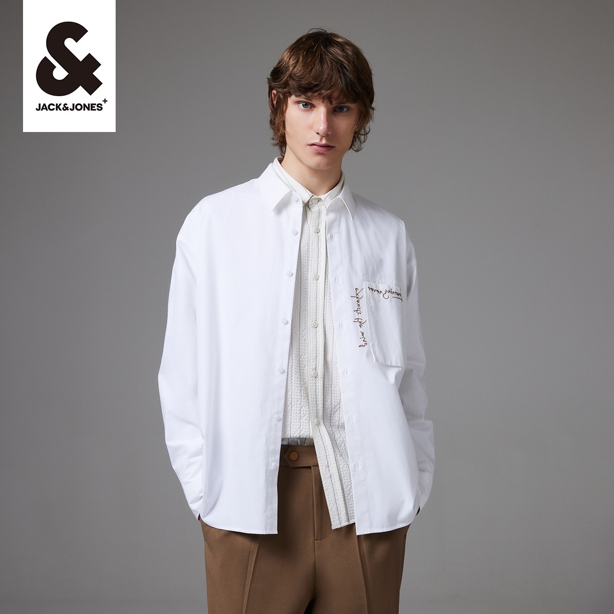 杰克琼斯24秋季宽松尖领休闲衣服舒适字母刺绣纯色纯棉衬衫男装