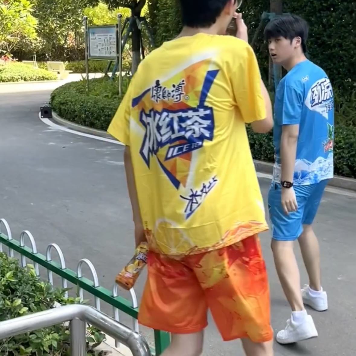 冰红茶短裤套装紧身运动背心