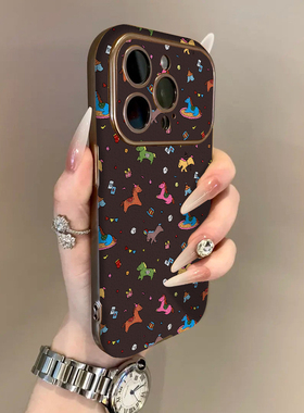 适用苹果17promax手机壳银灰色电镀翻毛皮棕iPhone16plus15pro新款14防摔13男12女款11高级可爱卡通满屏木马