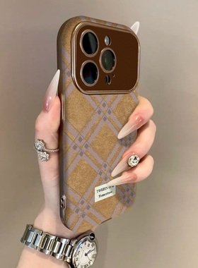 适用苹果17promax手机壳银灰色电镀翻毛皮棕iPhone16plus15pro新款14防摔13男12女款11高级可爱卡通灰粉格子