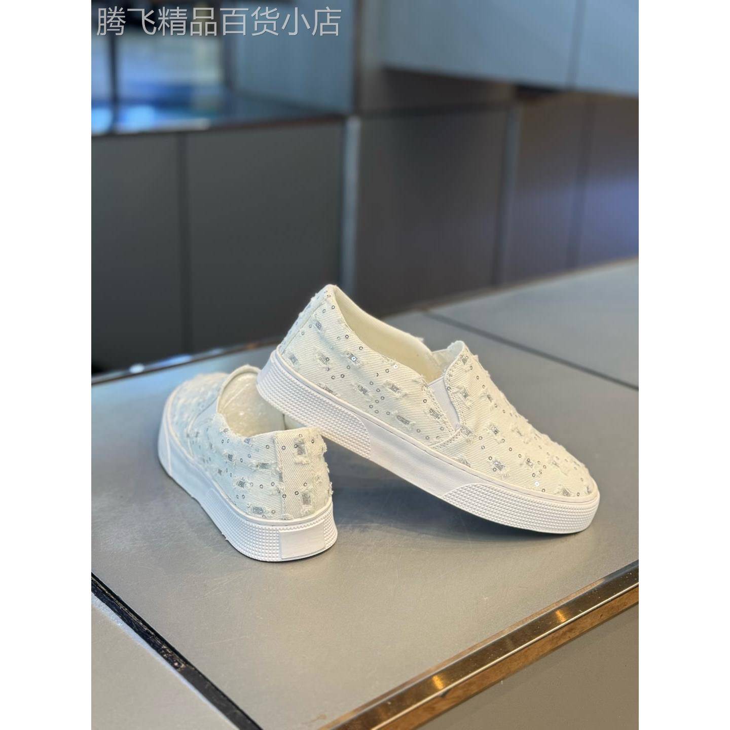 干净,英俊的极简主义水行侠破布白鞋男士软底增高乐福鞋