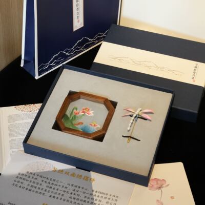 苏绣胡桃木双面绣刺绣小摆件手工非遗绒花胸针套装中国风商务礼品