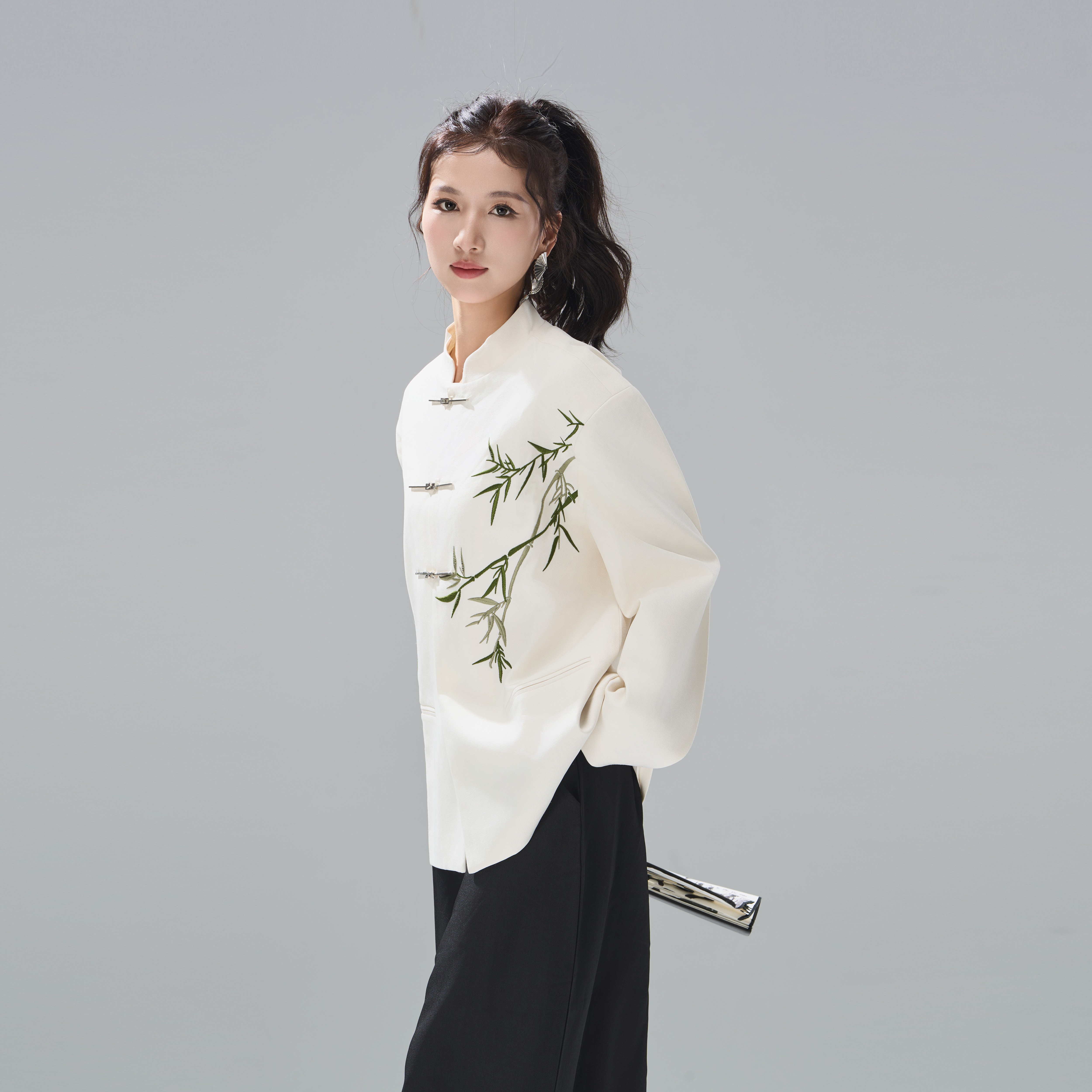 CNEW楚念贰问 24AW国风飞机扣西服新中式绿竹刺绣米白外套男女款