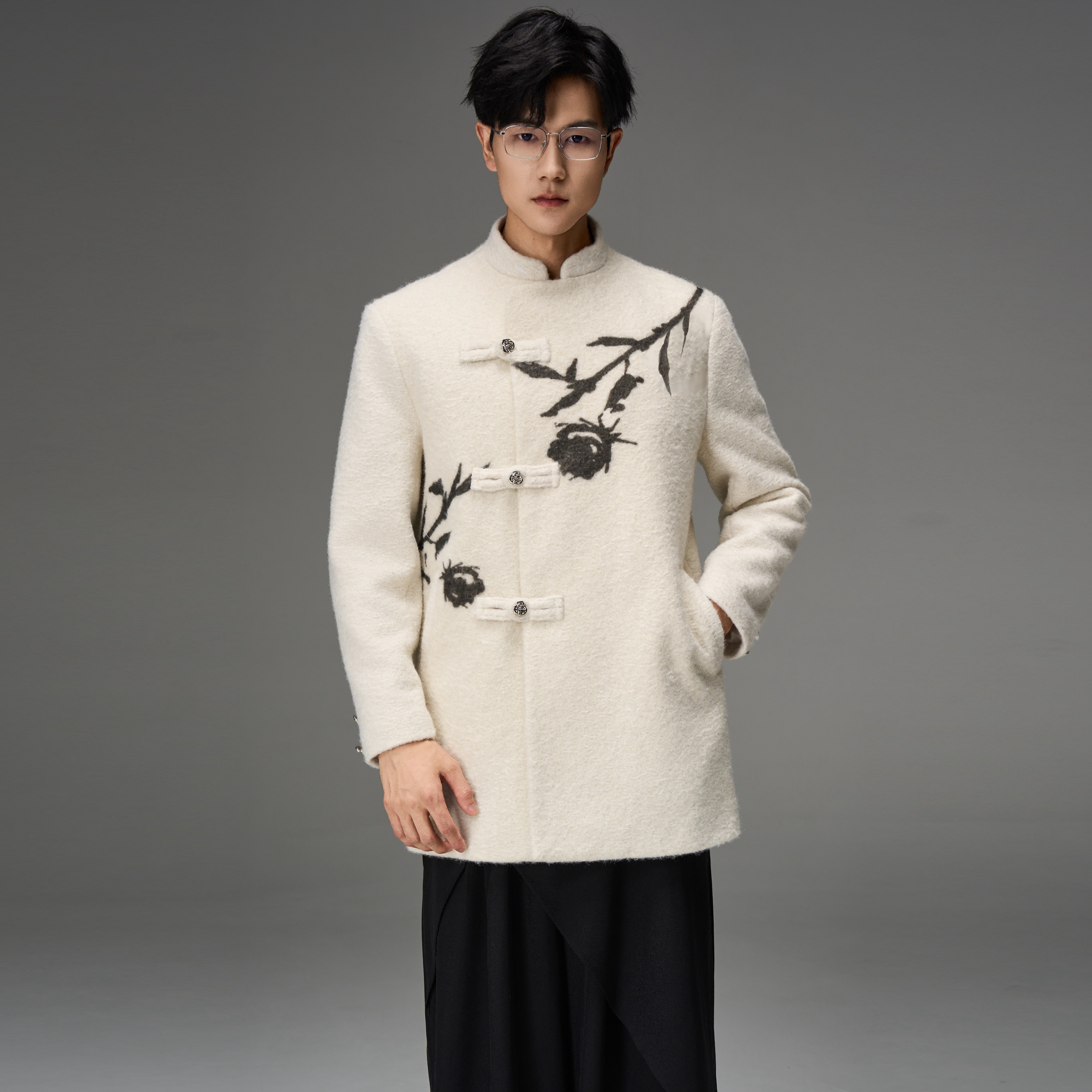 CNEW楚念贰问新中式玫瑰印花斜门襟中山领白色毛呢男女款盘扣外套