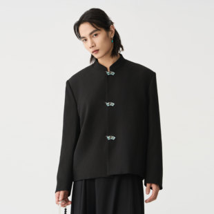 CNEW楚念贰问24AW新中式 国风创意扇面蓝金金属扣黑色中山领西装
