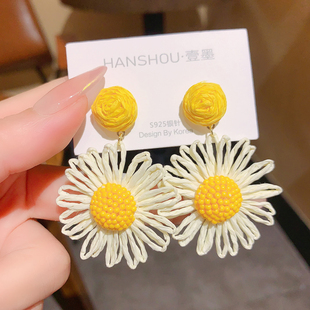 花朵耳环度假风2026新款高级感耳钉个性小众设计感独特漂亮耳饰女