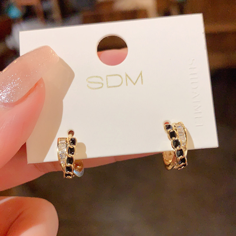 高级感耳扣女简约冷淡风百搭耳环设计师款小耳圈小巧个性锆石耳钉