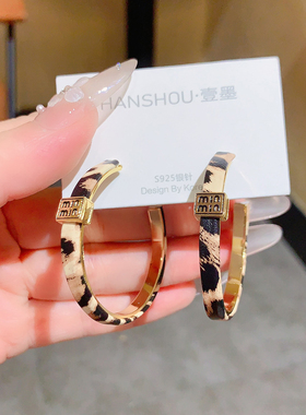 小众设计感皮质圈圈耳环百搭个性