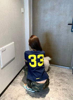 OHIOHI 25春夏 梵文数字印花美式复古辣妹拼色显瘦短袖t恤上衣