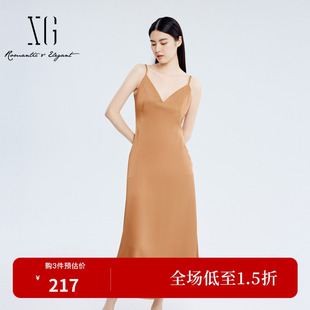 XG/雪歌XJ304017A133桔黄色无袖连衣裙 时尚秋季新款吊带长裙女装