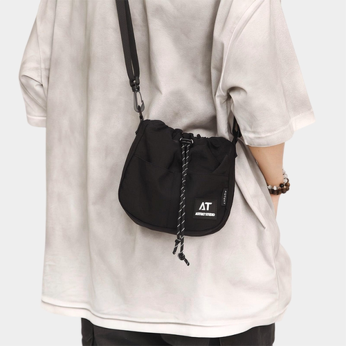路可斯威抽绳小挎包男款迷你轻便户外运动小包男便携手机小斜挎包