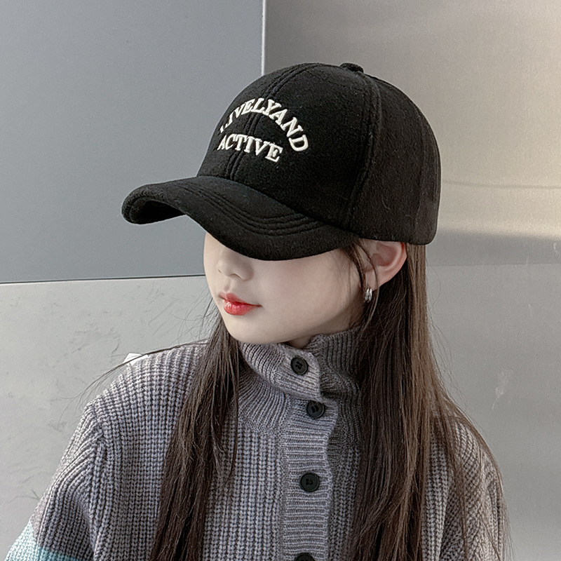 秋冬时尚儿童字母刺绣弯檐棒球帽男童女童洋气街拍毛绒保暖鸭舌帽