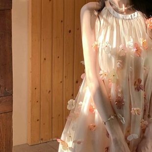 甜美温柔风度假无袖 减龄超仙 挂脖花瓣设计连衣裙女生夏季 新款