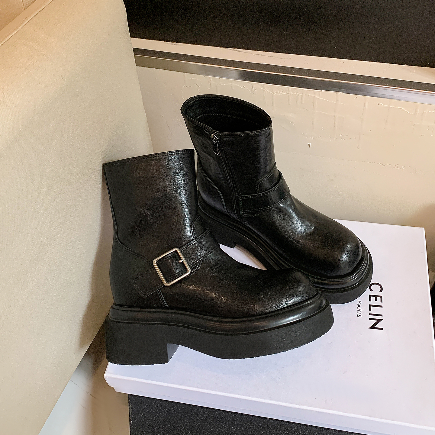 一三良品百搭厚底显高机车靴2025新秋冬皮带扣粗跟百搭气质马丁靴