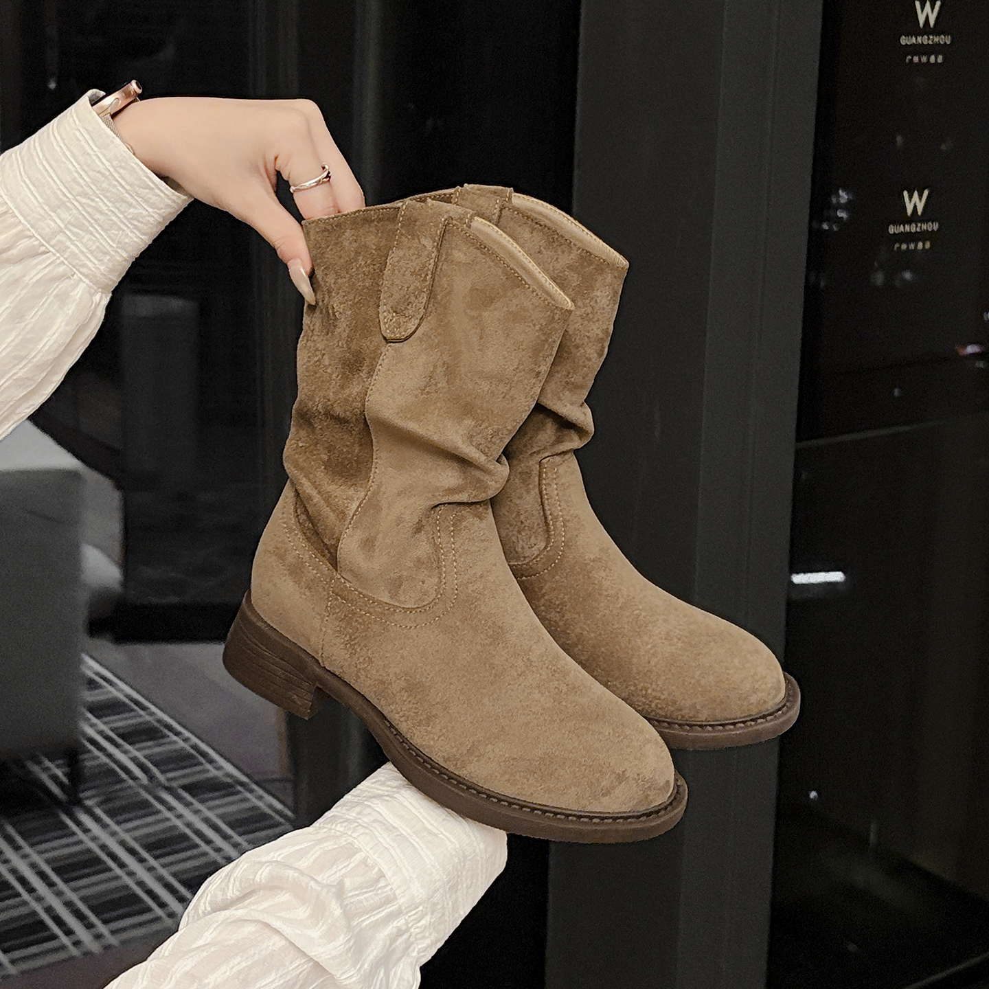 某妈同款网红小码3332短靴女2025韩系气质方头后拉链厚底瘦瘦靴