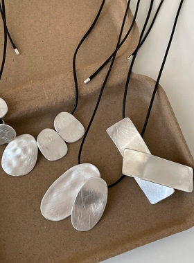 不规则拉丝金属吊坠抽拉式黑绳项