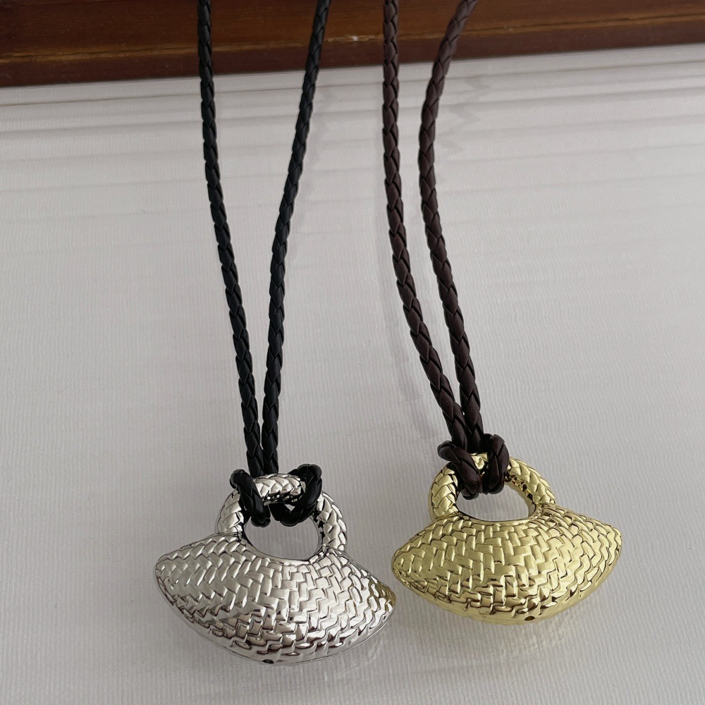 法式草编小包吊坠女金属轻奢高级小众编织皮绳绑带可调毛衣链项链