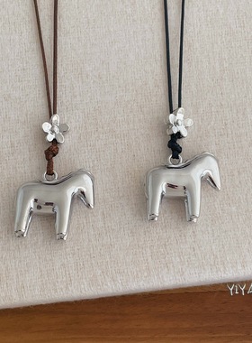 韩系ins银色小马吊坠项链女高级感小众长款毛衣链日常百搭配饰品
