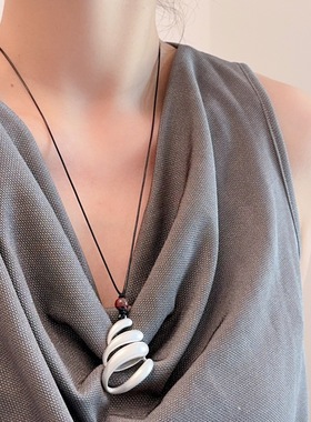 新中式小众金属不规则螺旋吊坠项链女文艺复古时尚简约挂绳毛衣链