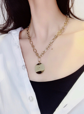 钛钢项链手链彤彤同款网红字母圆牌不褪色夏季新款锁骨链显瘦颈链
