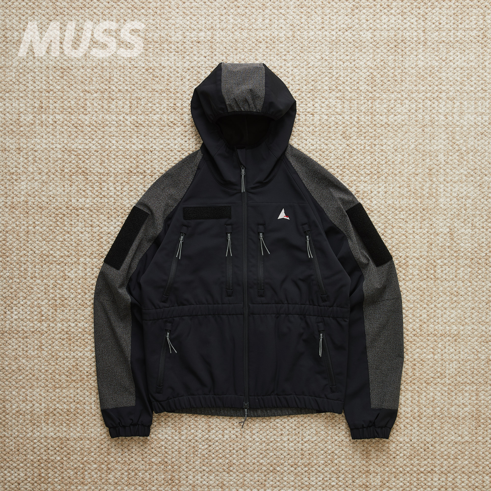 ROAHIKING机能防泼水软壳外套