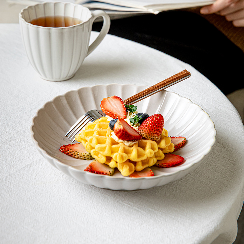 芦苇复古浮雕花边陶瓷深盘