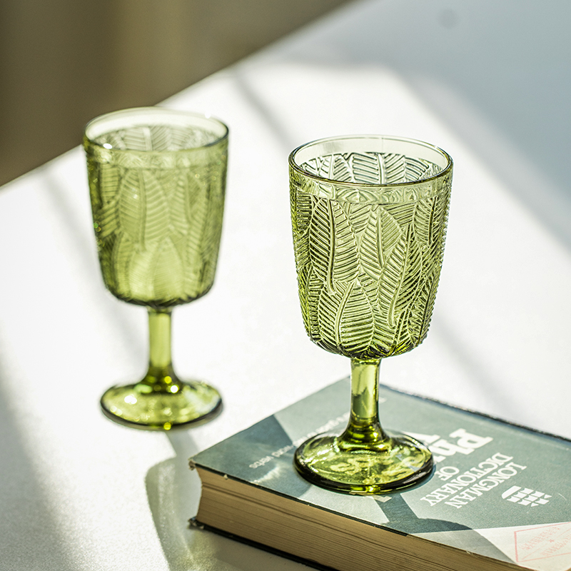 复古绿叶高脚杯过年聚会玻璃