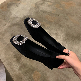 法式绝美小单鞋女2025新款黑色通勤丝绒面浅口方扣水钻低跟平底鞋