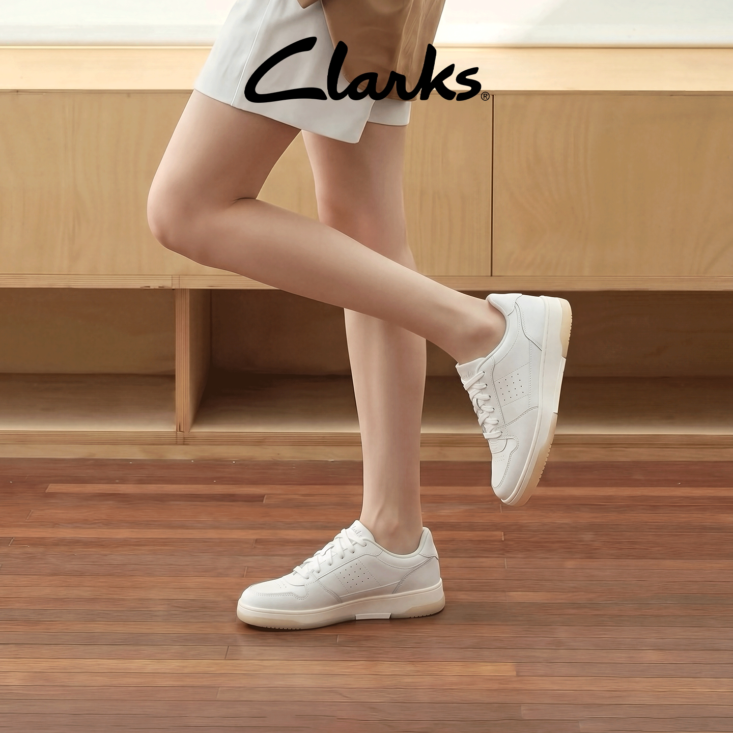 Clarks其乐女士清爽透气小白鞋图片