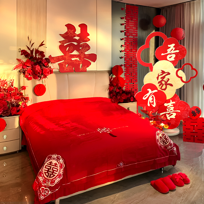 女方卧室床头氛围感婚房布置